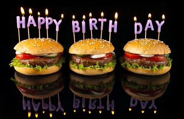 Открытки, картинки и анимация на день гамбургера бесплатно